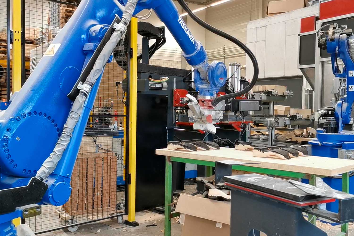 ZÜND Robotik Holzbearbeitung