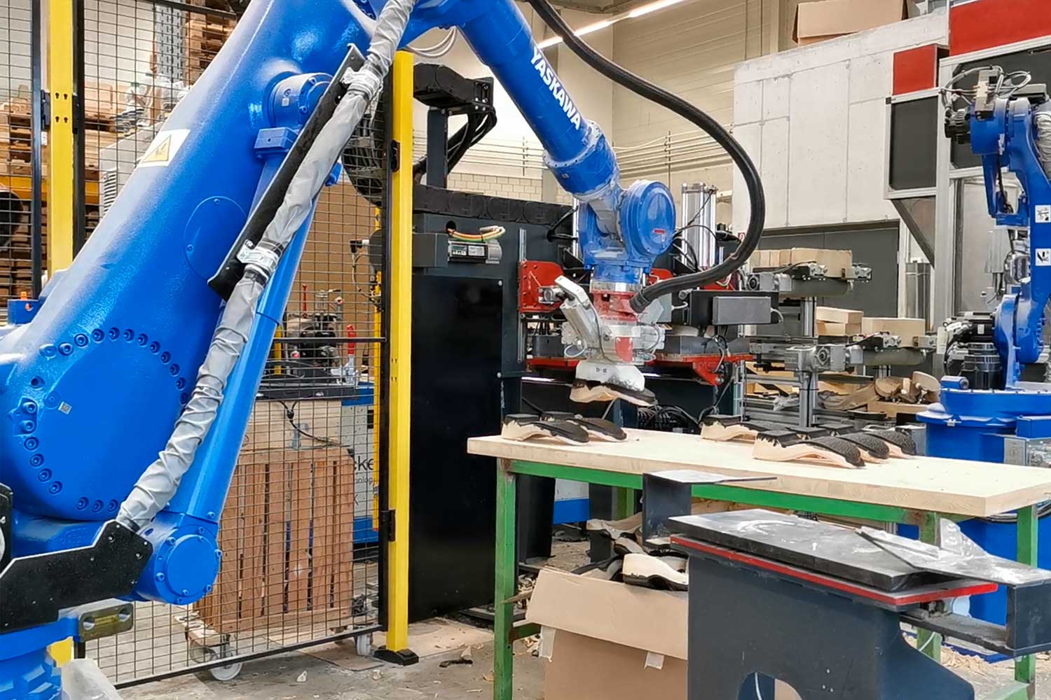 ZÜND Robotik Holzbearbeitung
