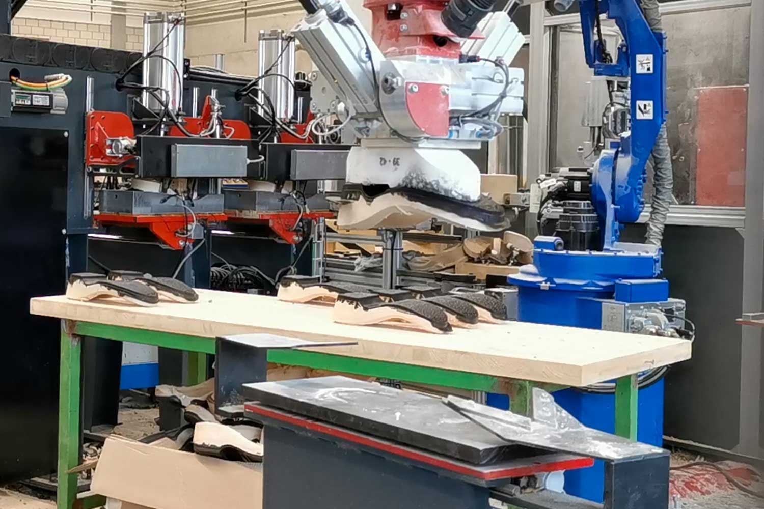 ZÜND Robotik Holzbearbeitung