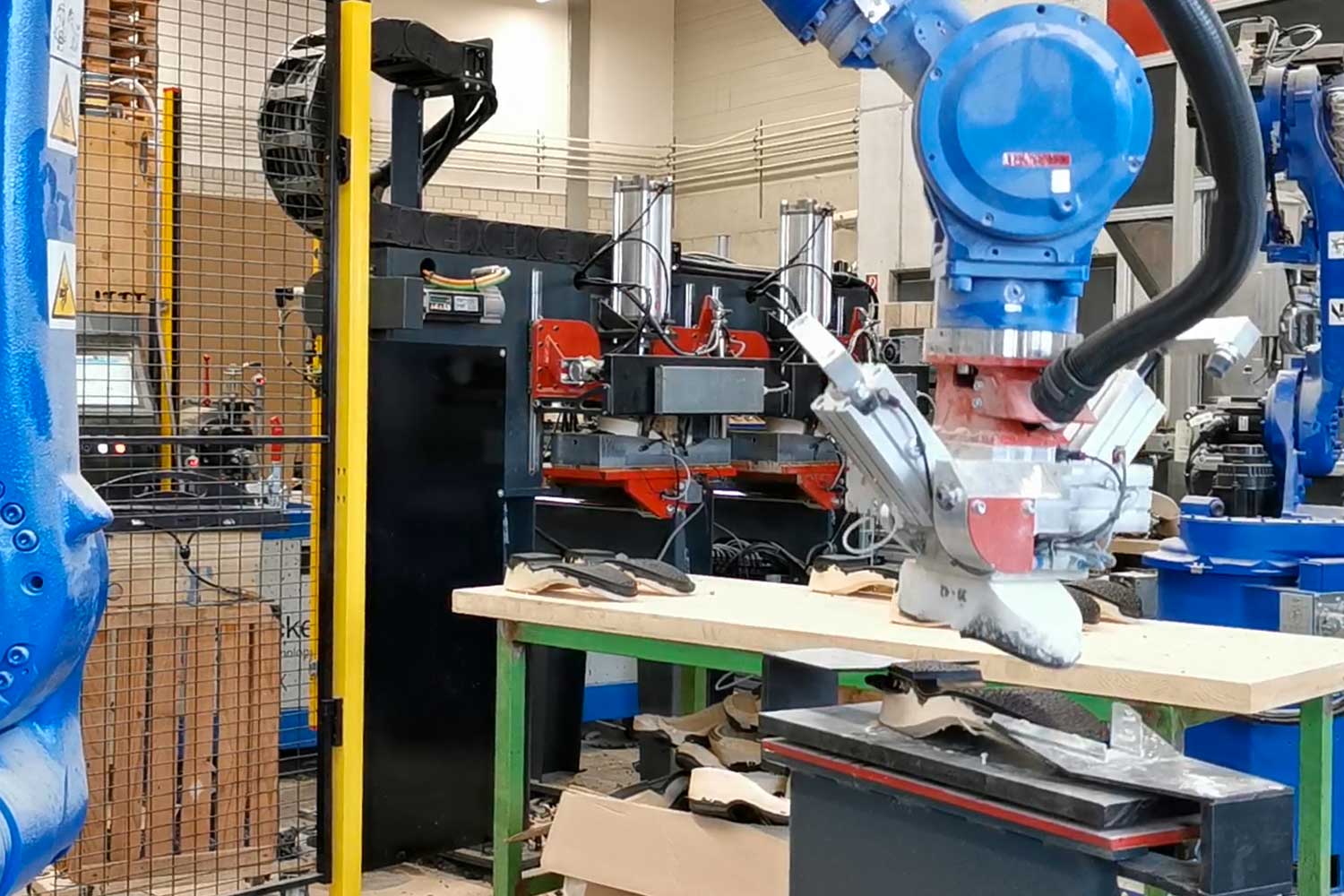 ZÜND Robotik Holzbearbeitung