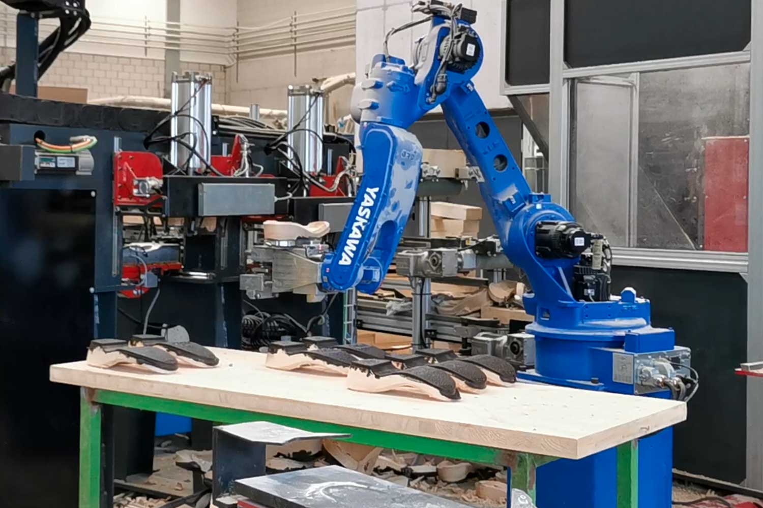 ZÜND Robotik Holzbearbeitung
